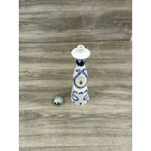 Clase Azul Reposado Tequila White And Blue Empty Bottle 750ML With Cap - Picture 2 of 8